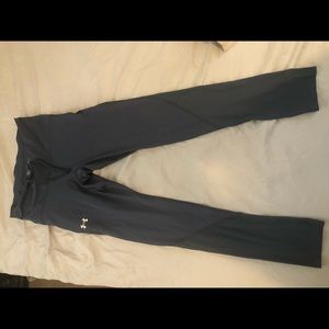 GRAY UNDERARMOUR LEGGINGS